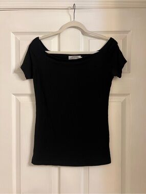 Black Off-Shoulder Stretch Tee